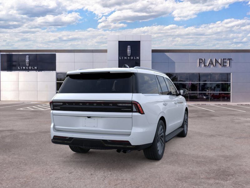 New 2026 Lincoln Navigator Premiere AWD/4WD image 8