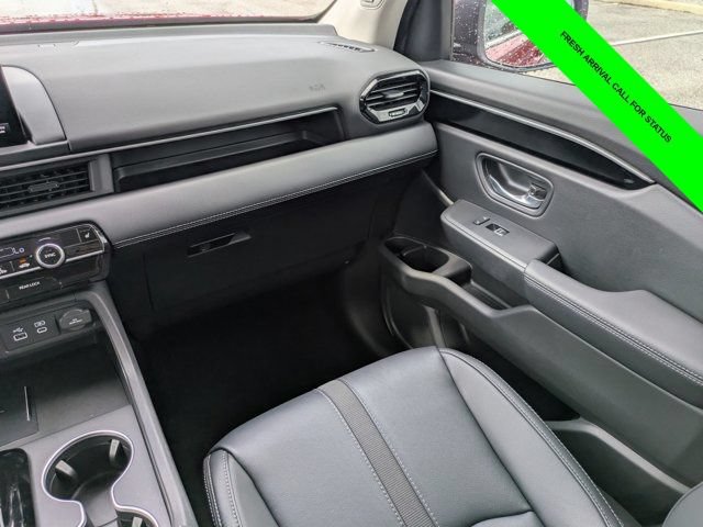 Used 2025 Honda Pilot Touring image 16