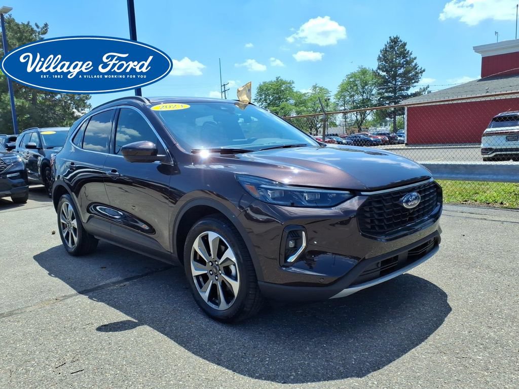 Certified 2023 Ford Escape Platinum AWD/4WD image 3