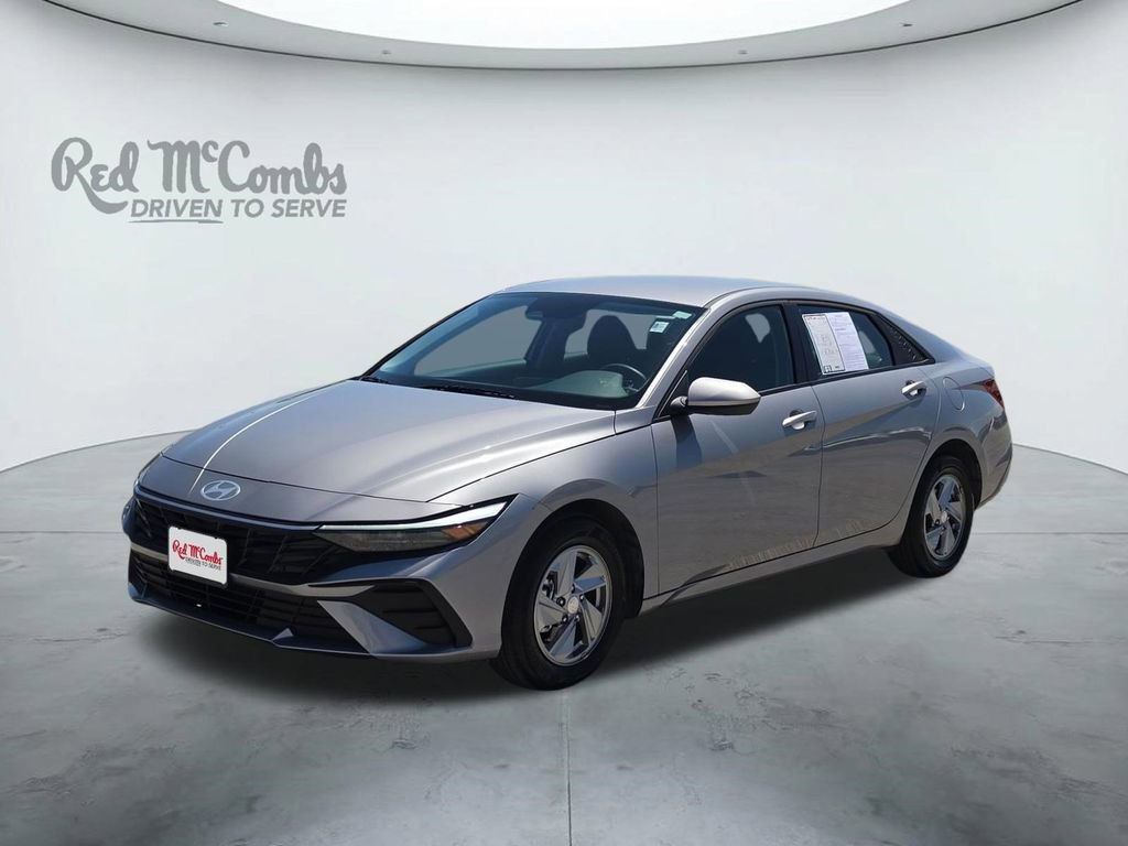 Used 2025 Hyundai Elantra SE image 1