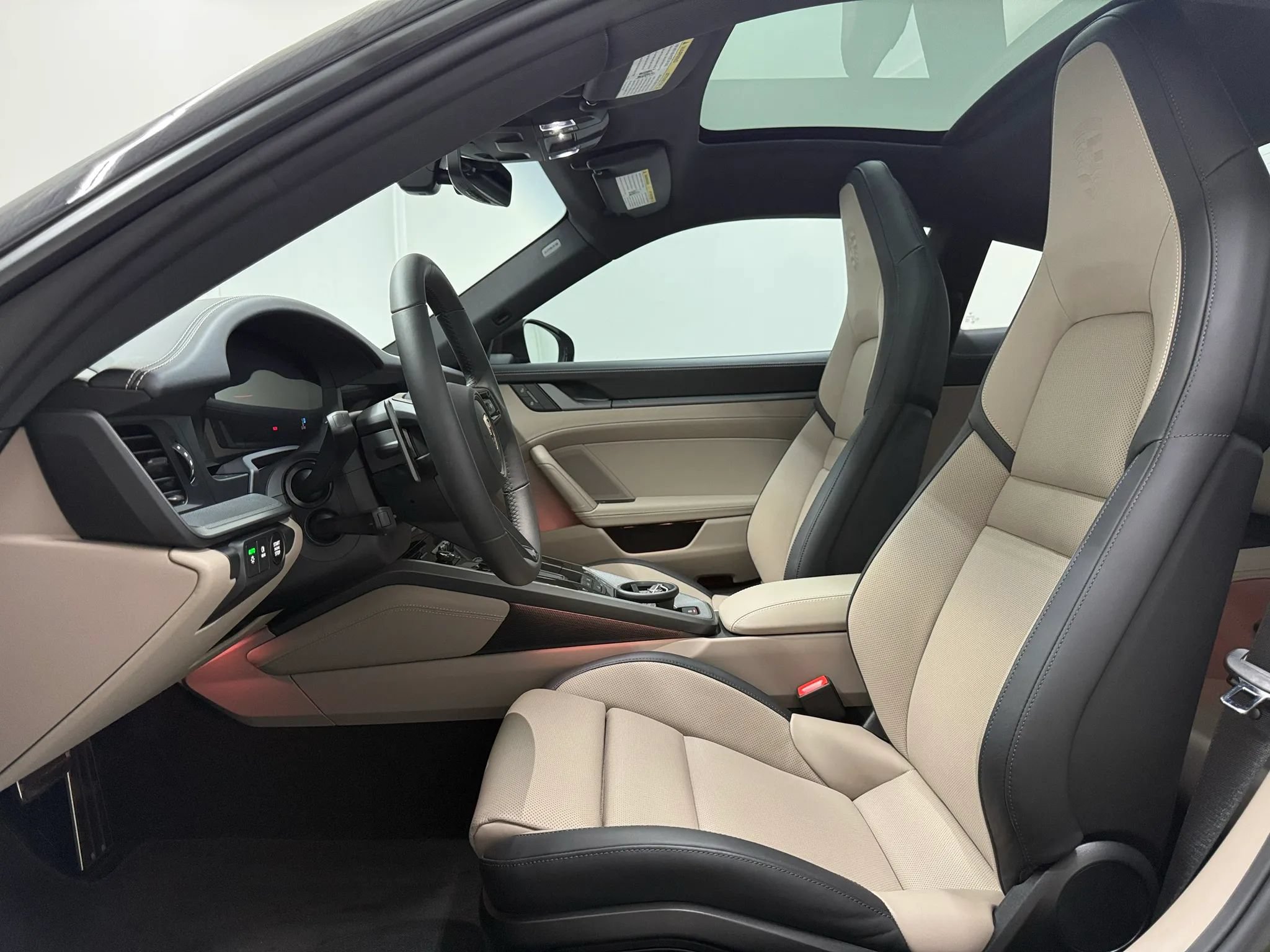 Used 2025 Porsche 911 Carrera RWD image 61