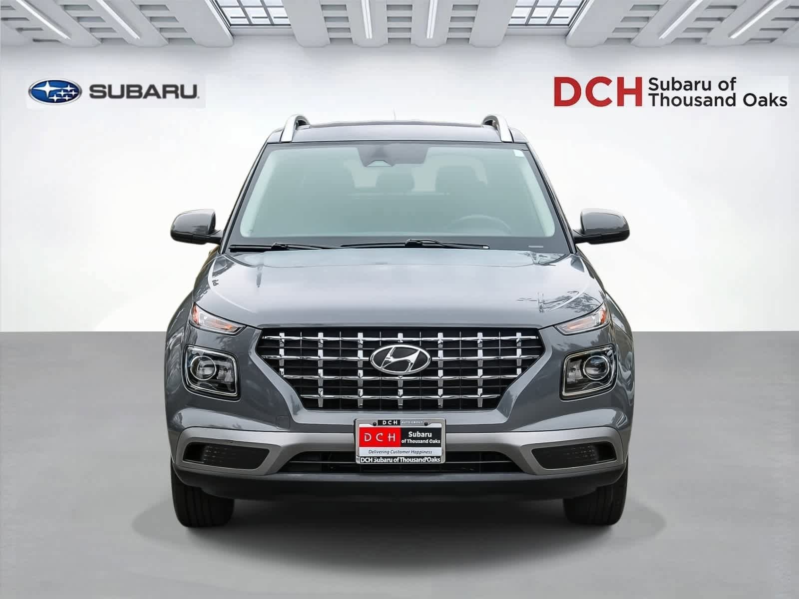 Used 2023 Hyundai Venue SEL FWD image 2