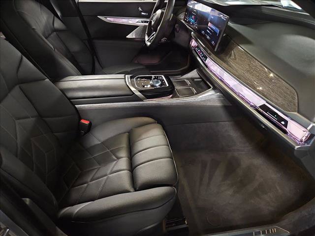 Certified 2024 BMW i7 xDrive60 w/ Executive Package AWD/4WD image 21
