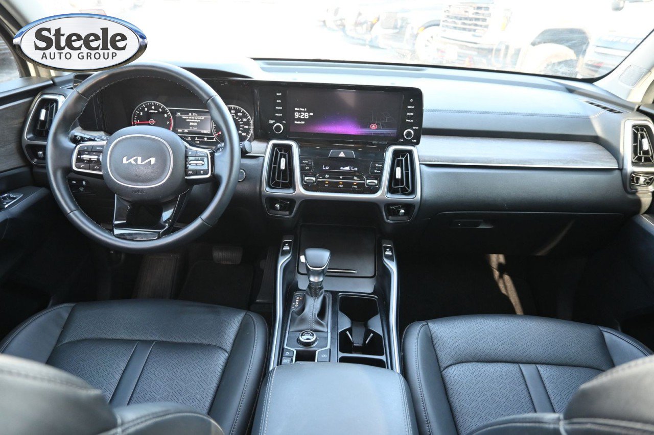 Used 2023 Kia Sorento EX w/ Panoramic Sunroof Package FWD image 7