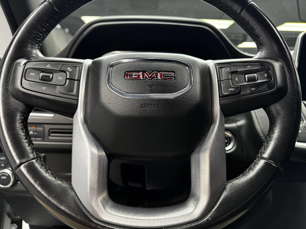 Used 2023 GMC Yukon XL SLE image 21