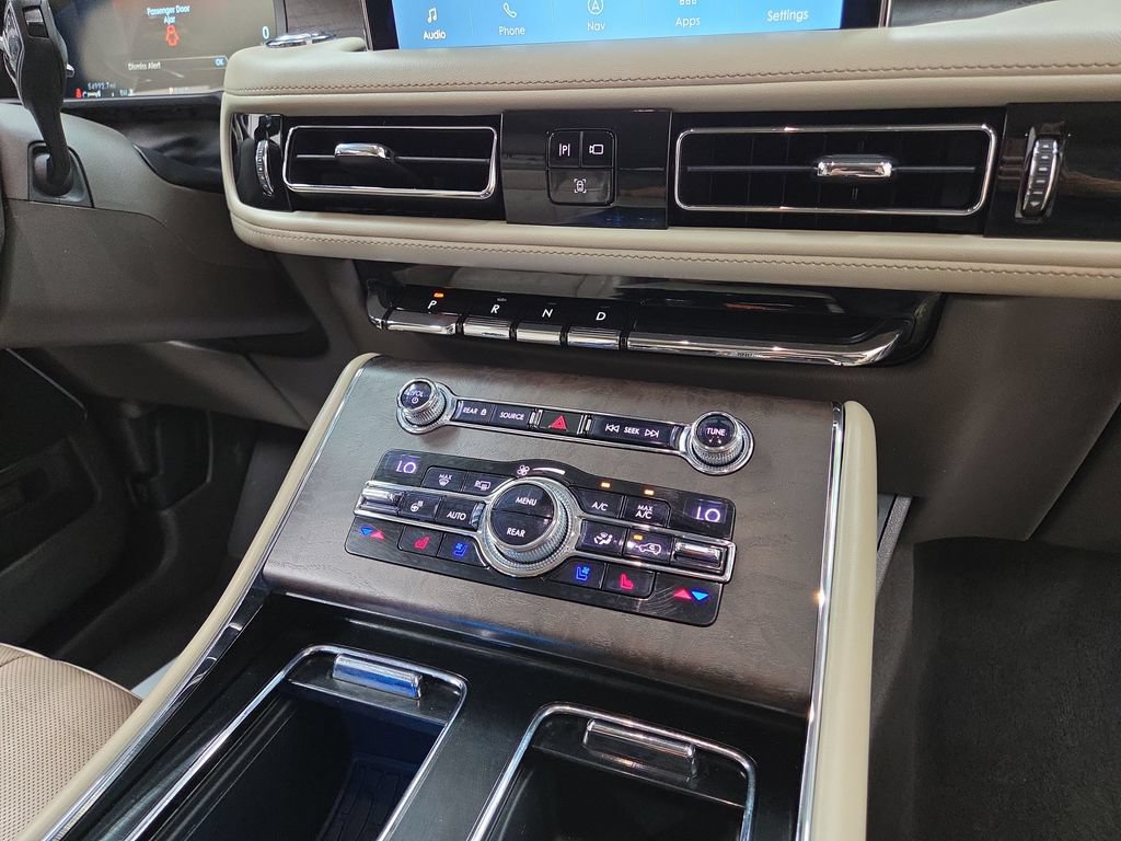 Used 2020 Lincoln Aviator Reserve w/ Equipment Group 201A AWD/4WD image 17