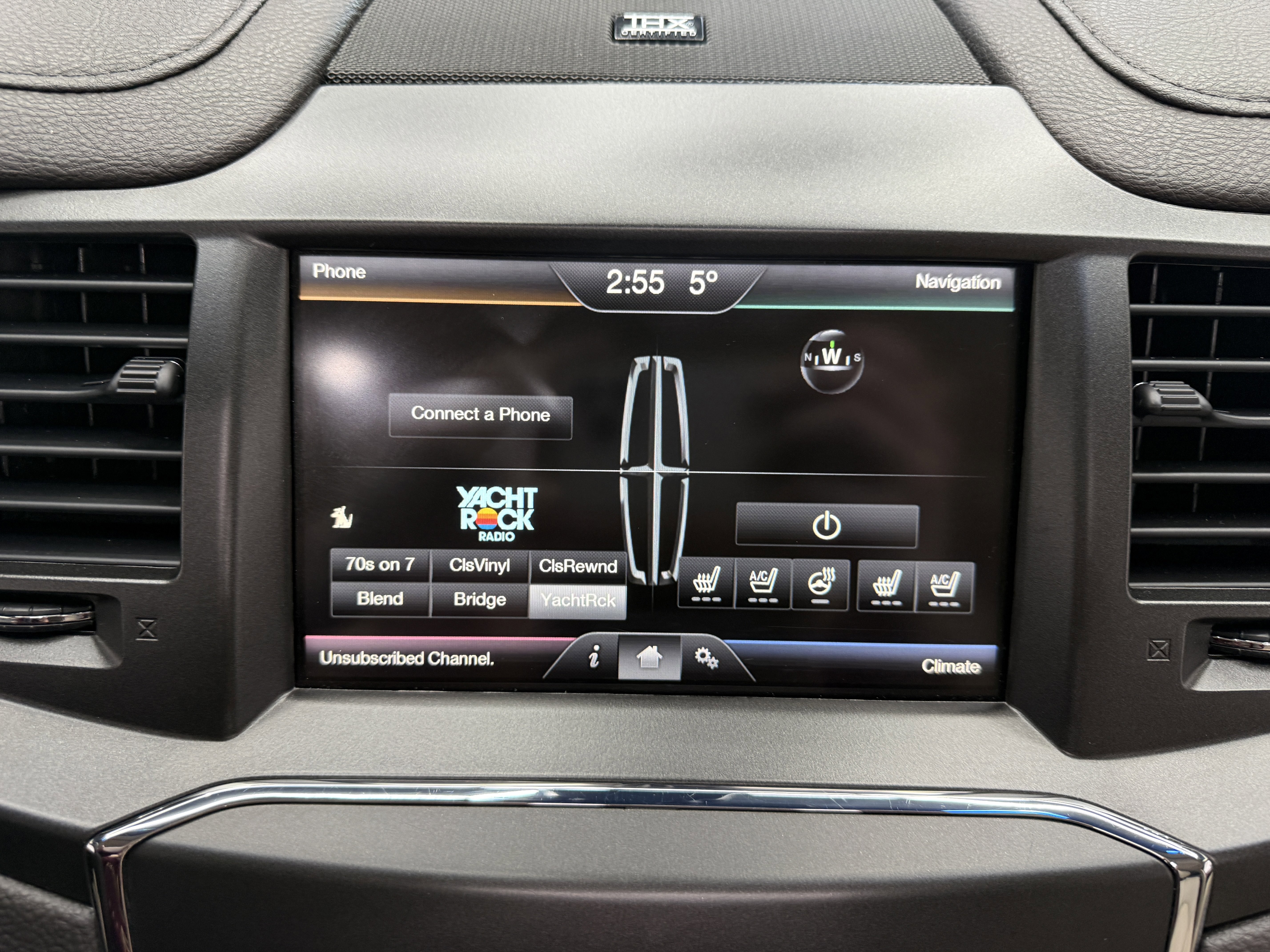 Used 2015 Lincoln MKS AWD w/ Technology Package image 18