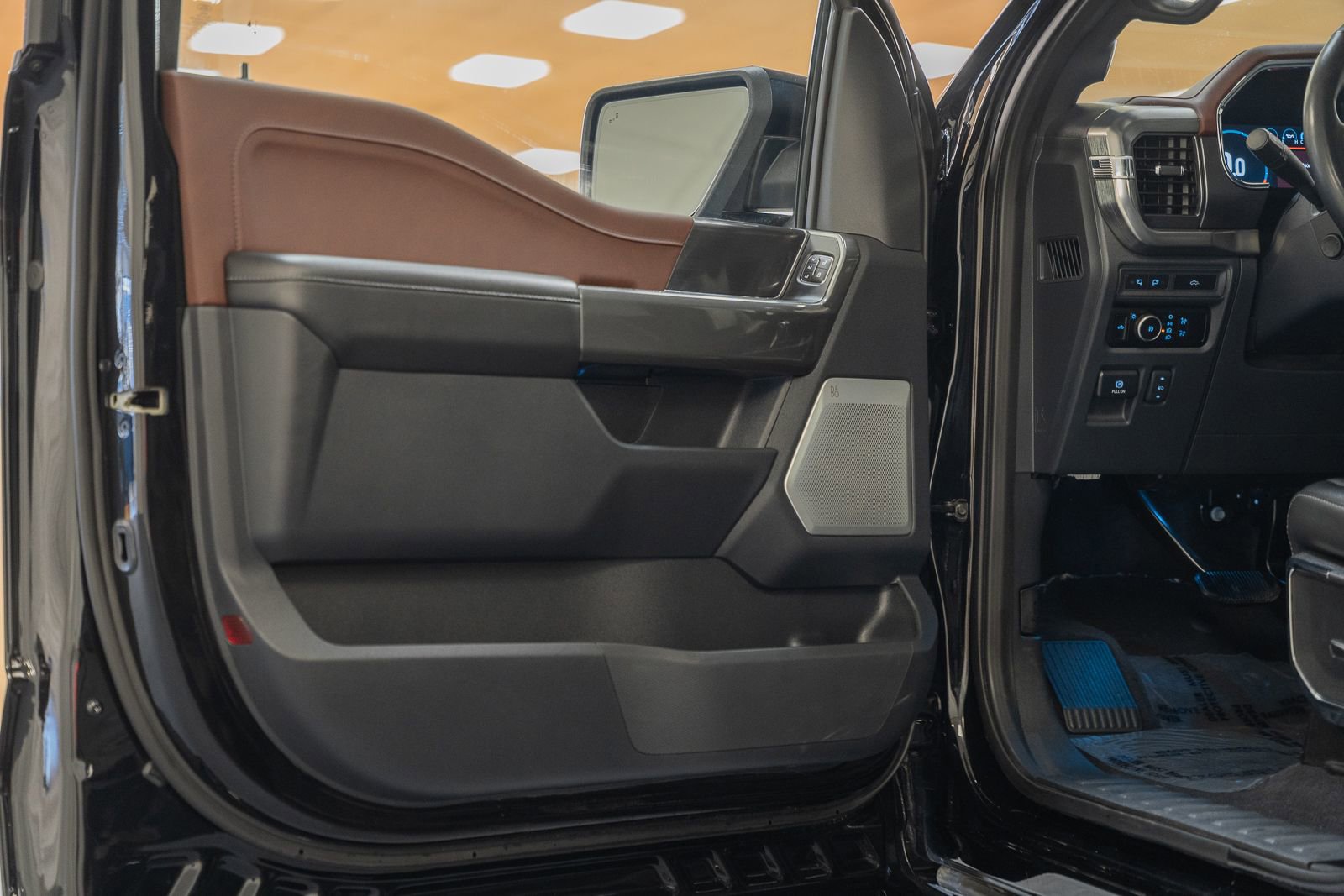 Certified 2023 Ford F150 Lariat w/ Equipment Group 502A High image 46