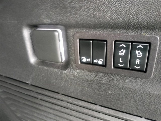 Used 2023 Chevrolet Suburban High Country image 18