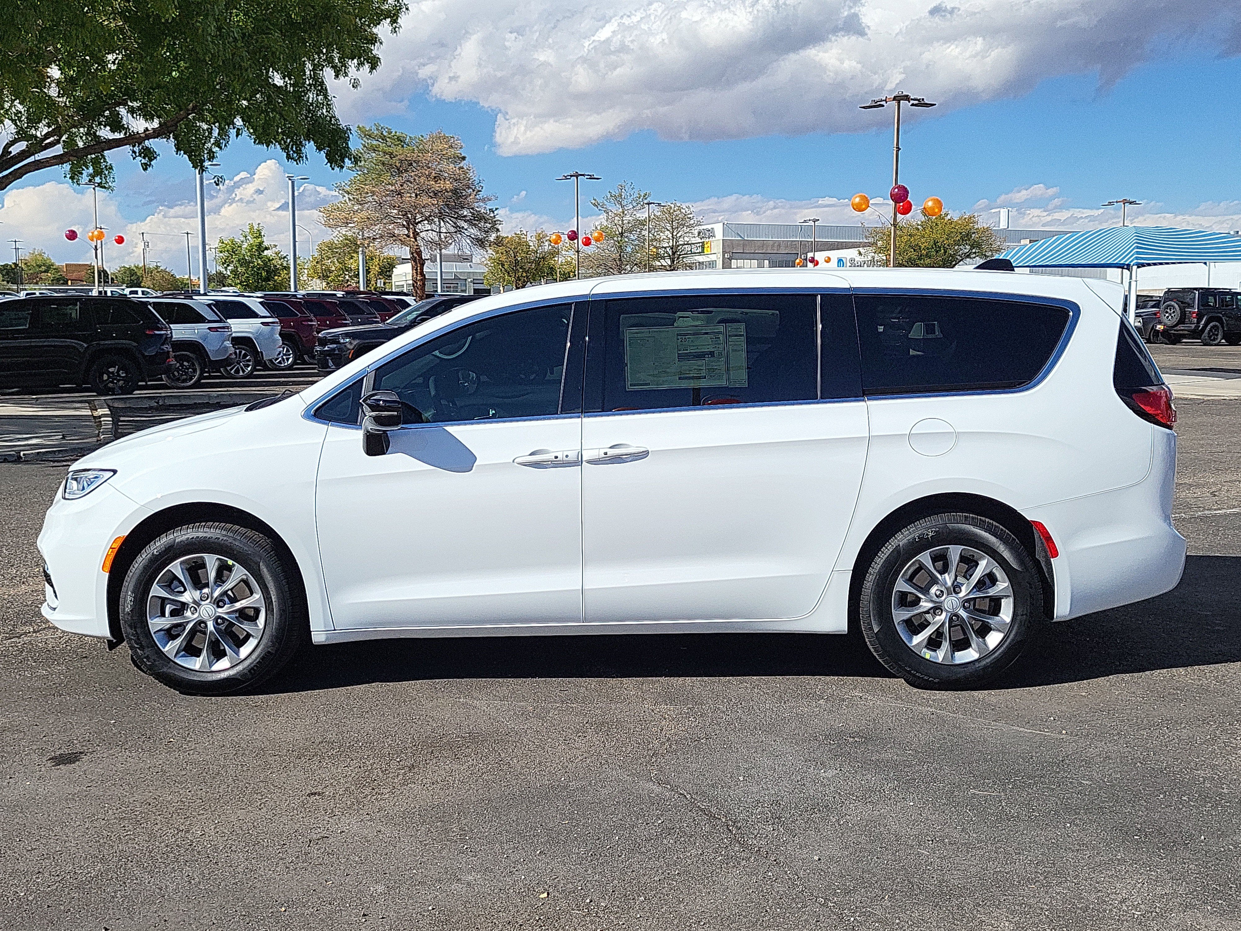 New 2026 Chrysler Pacifica Select image 3