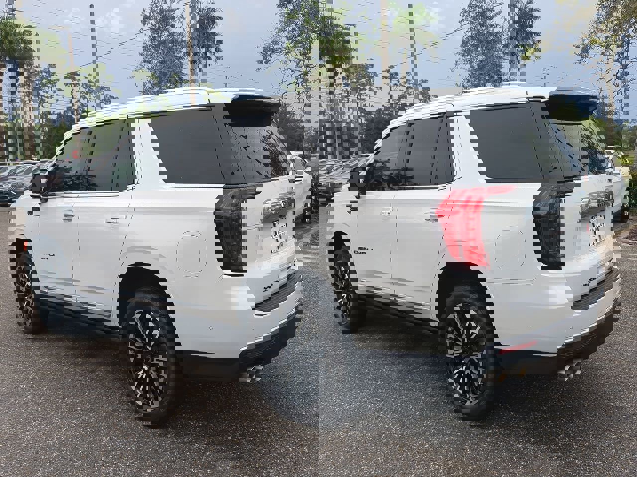 Used 2024 GMC Yukon Denali w/ Denali Reserve Package image 7