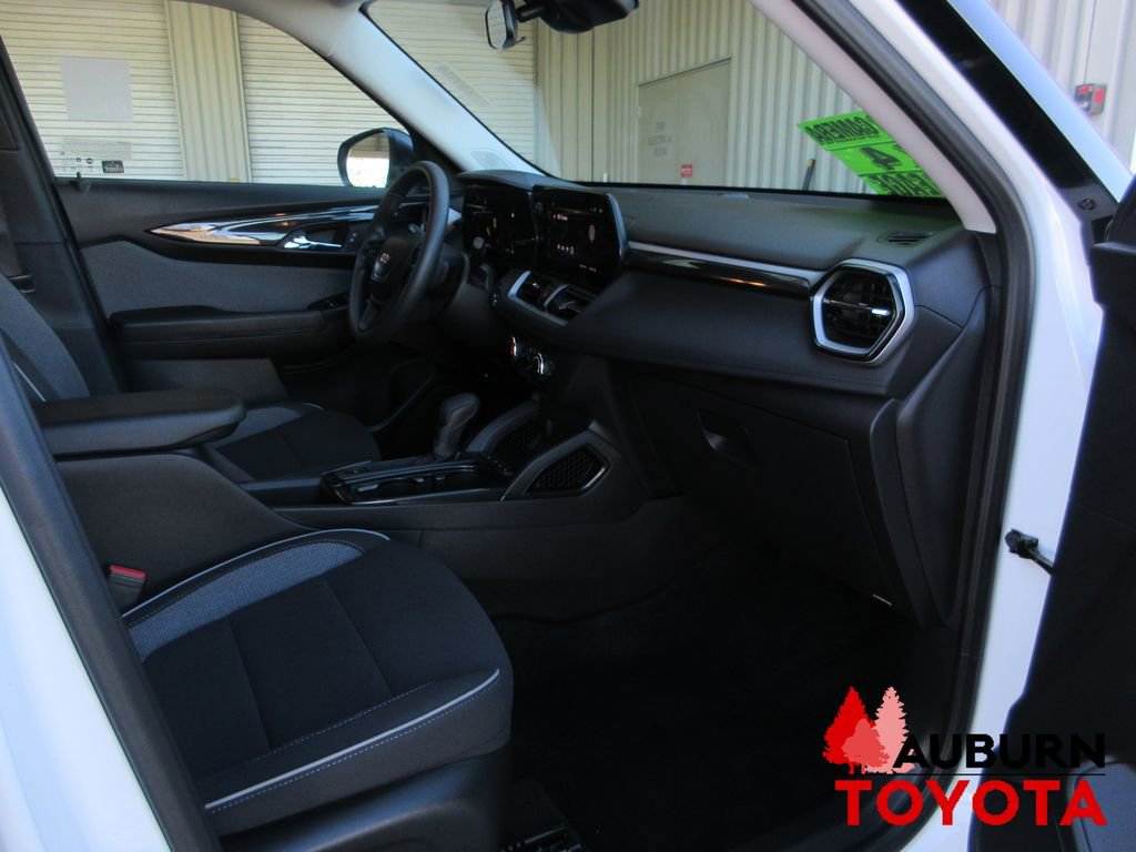 Used 2025 Chevrolet TrailBlazer LS w/ LS Convenience Package image 12