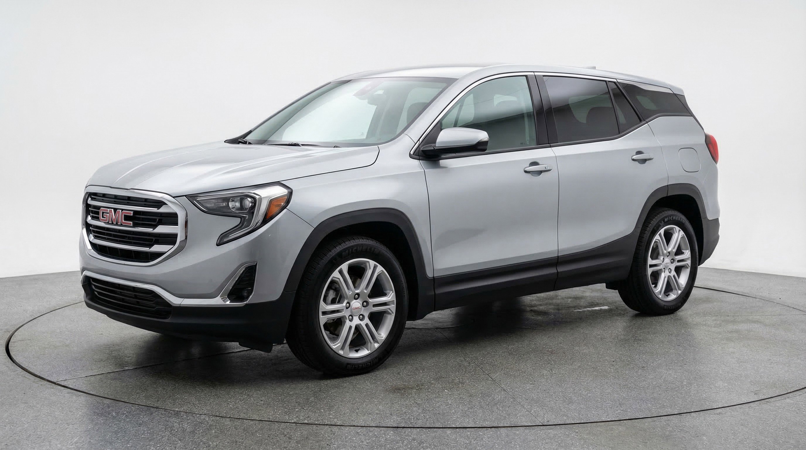 Used 2024 GMC Terrain SLE image 3