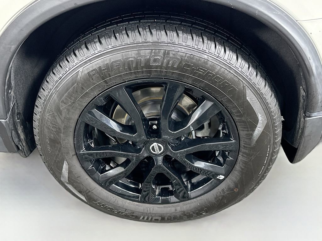 Used 2017 Nissan Rogue SV w/ Midnight Edition FWD image 30