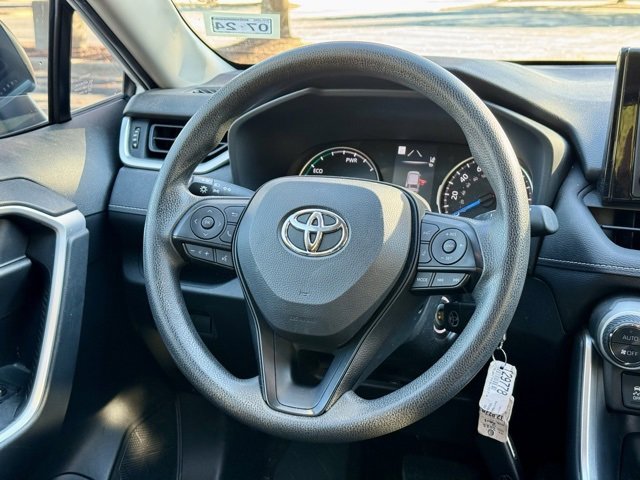 Used 2022 Toyota RAV4 LE image 20
