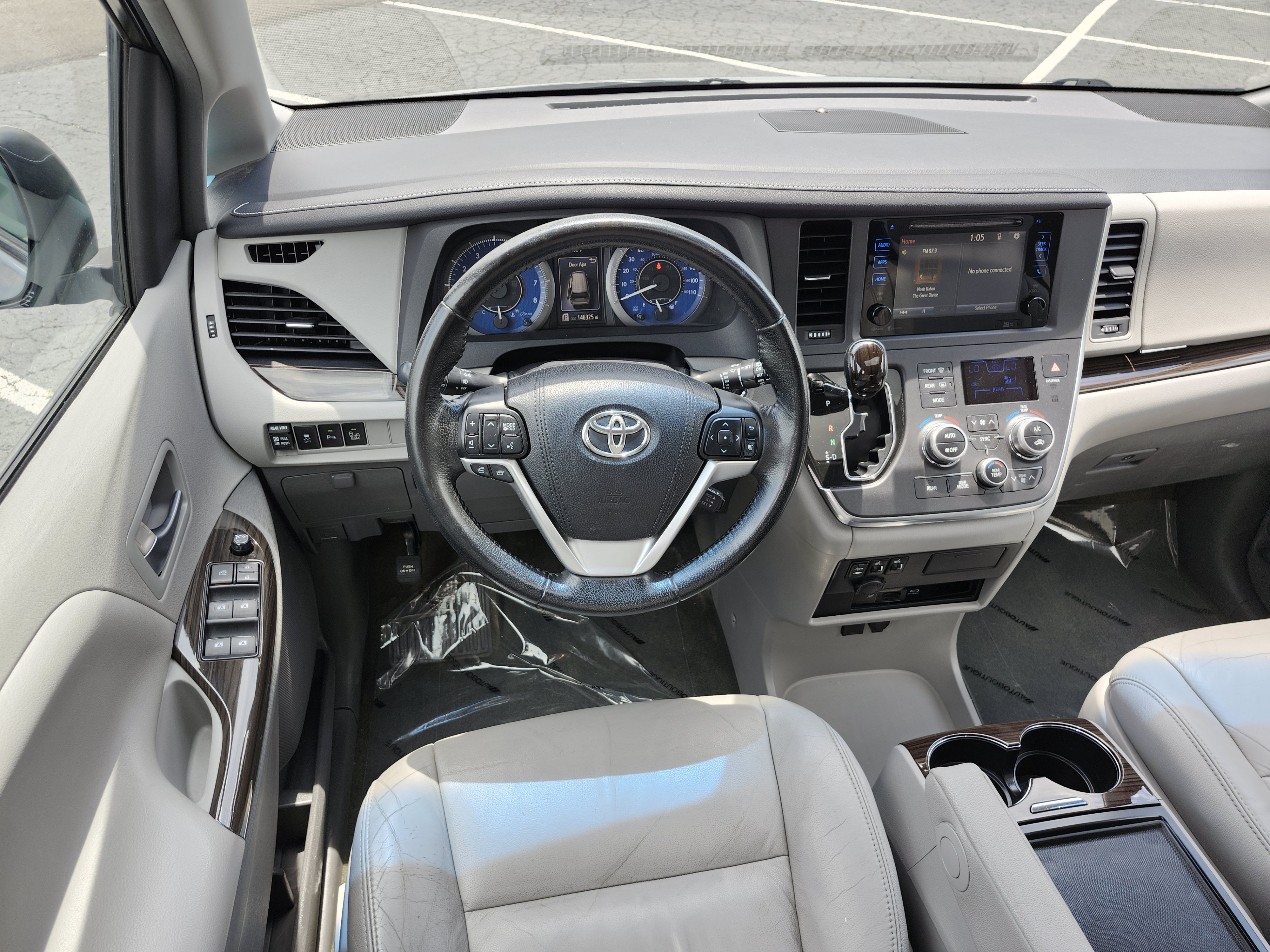 Used 2015 Toyota Sienna XLE Premium AWD/4WD image 29