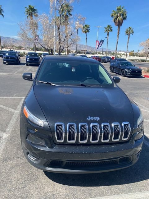 Used 2016 Jeep Cherokee Sport image 2