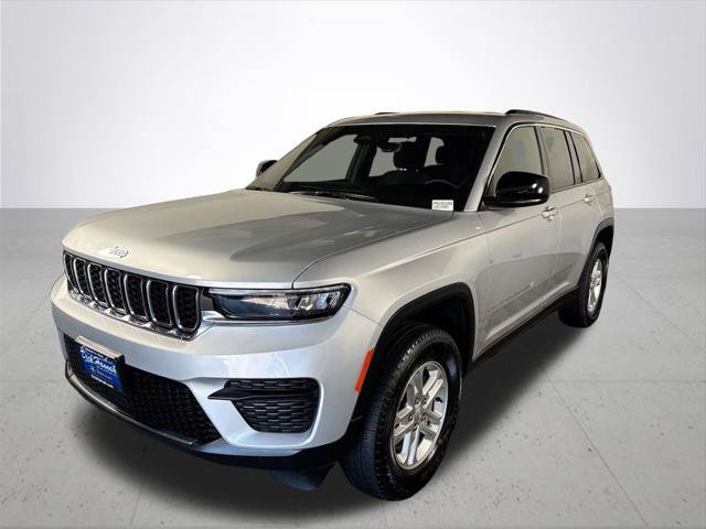 Certified 2025 Jeep Grand Cherokee Laredo w/ Luxury Tech Group I AWD/4WD image 2