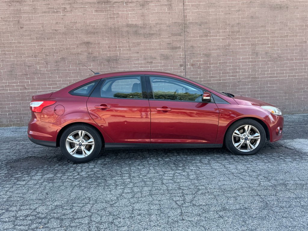 Used 2014 Ford Focus SE w/ SE Winter Package FWD image 27