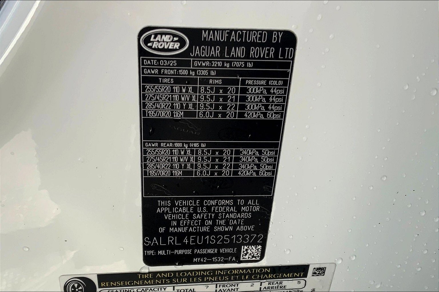 New 2025 Land Rover Discovery Dynamic SE image 18