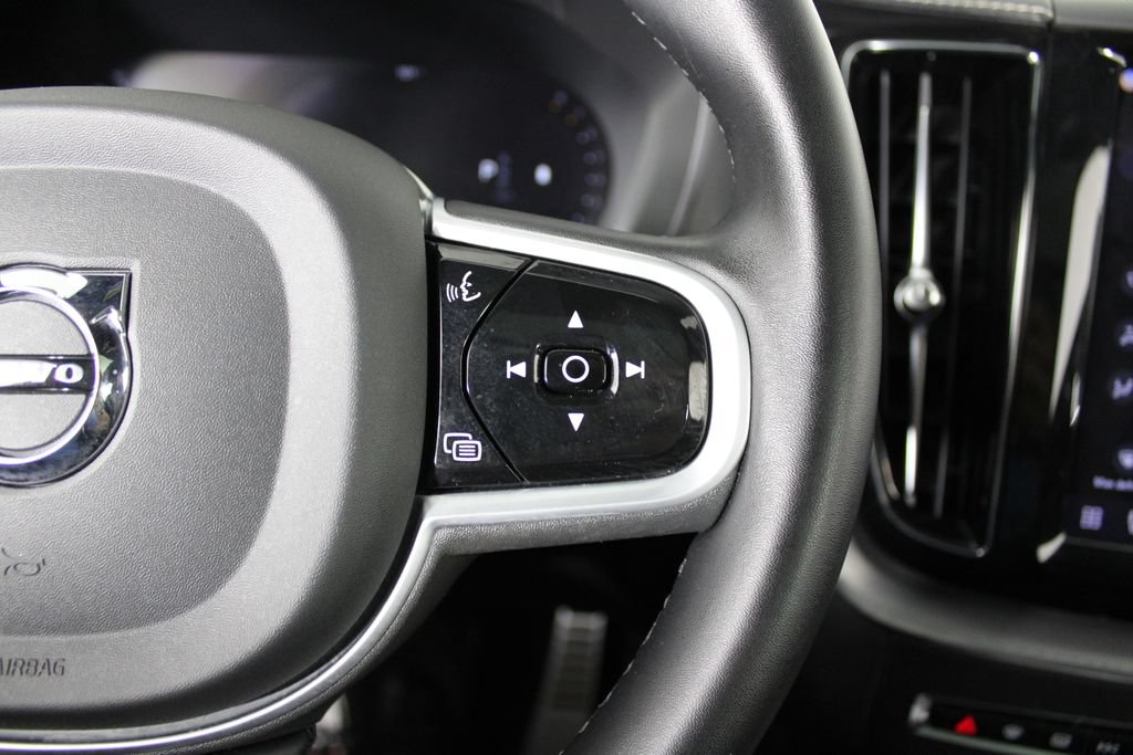 Used 2022 Volvo XC60 B5 R-Design w/ Protection Package Premier FWD image 25