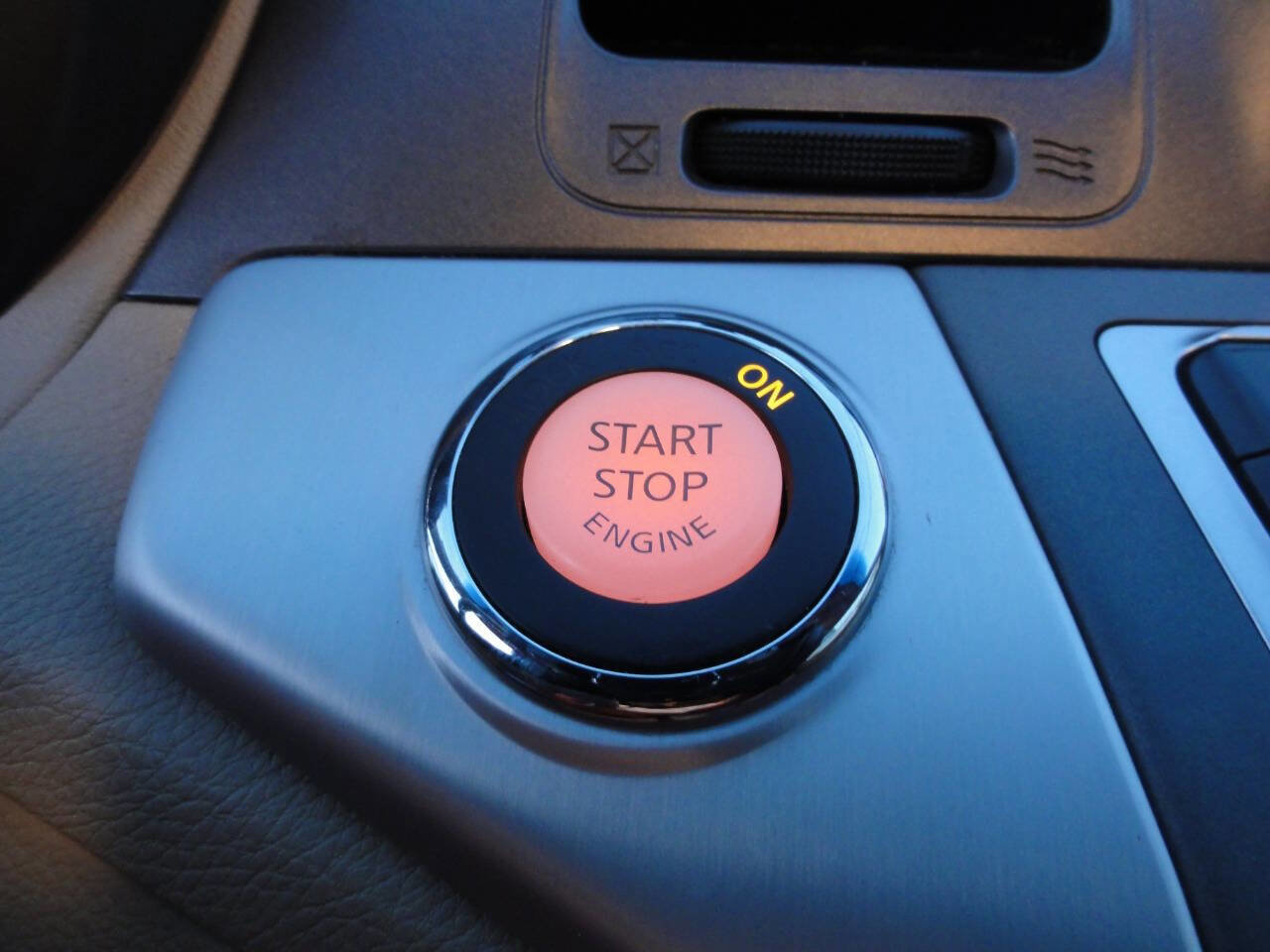 Used 2014 Nissan Murano SV w/ Value Package image 22