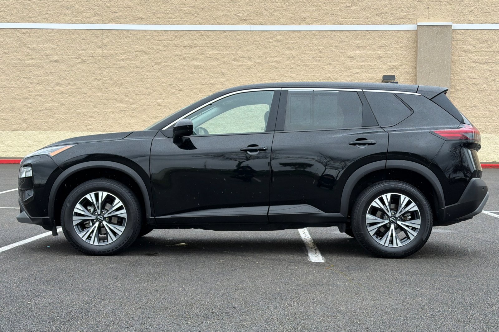 Used 2023 Nissan Rogue SV image 7