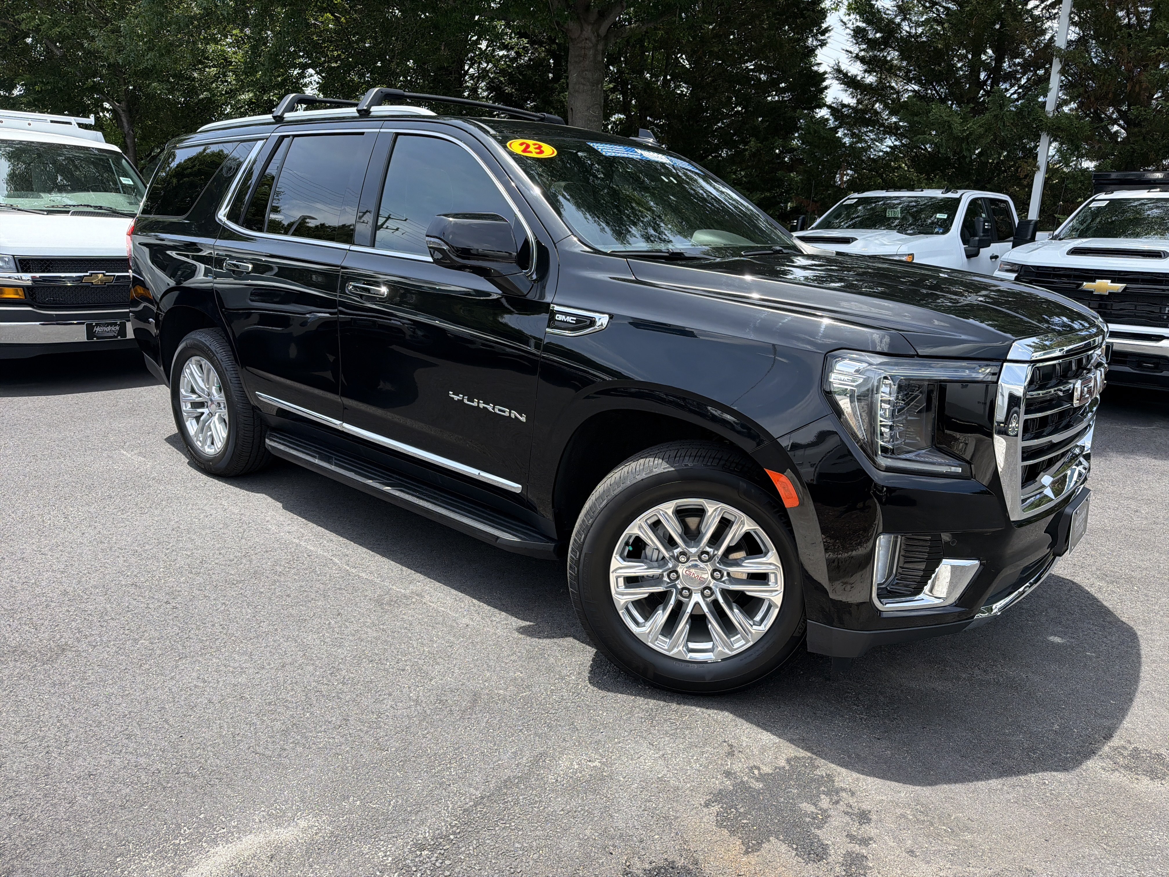 Used 2023 GMC Yukon SLT w/ SLT Luxury Package AWD/4WD image 2