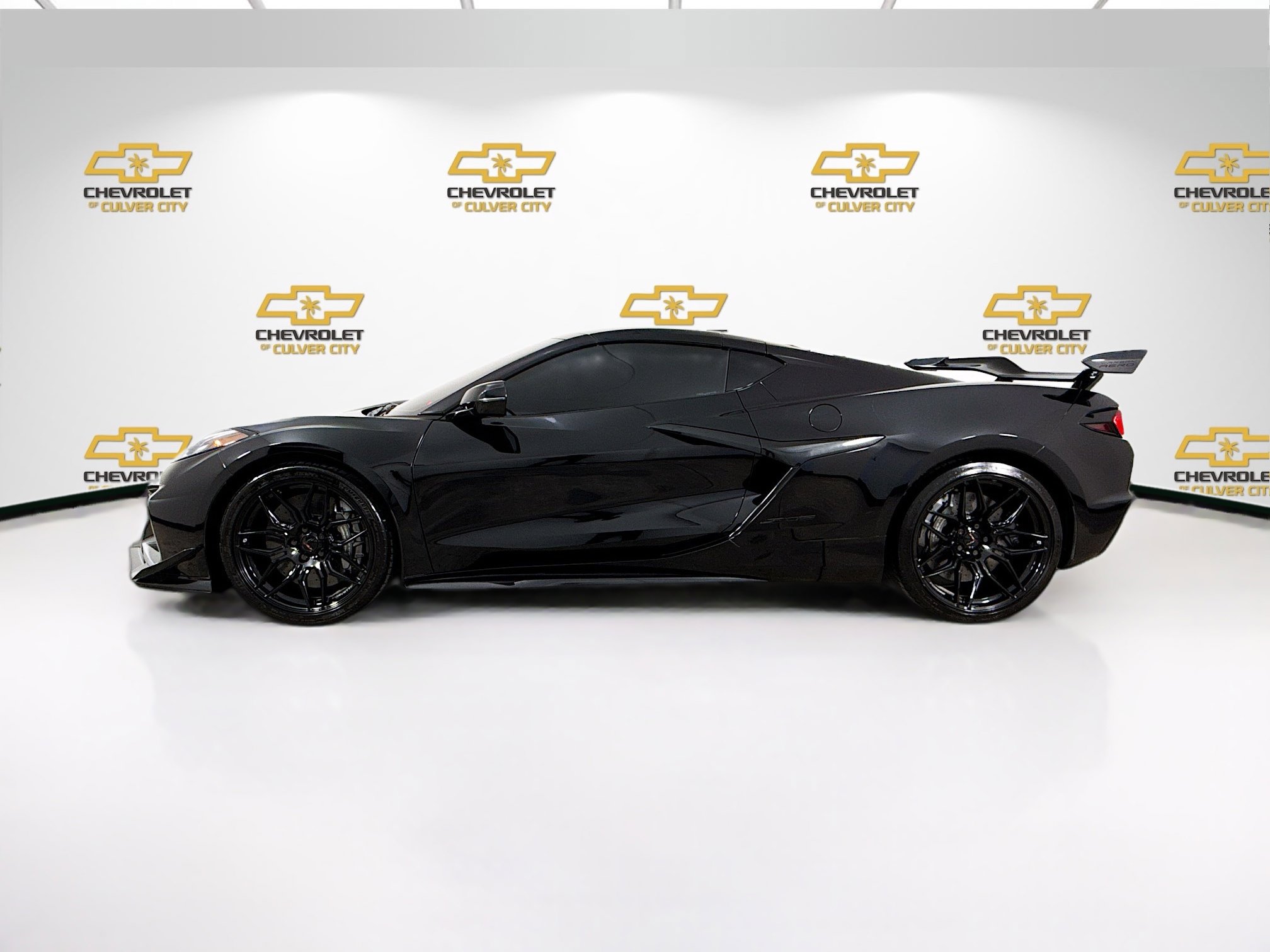 Used 2023 Chevrolet Corvette Z06 w/ Z07 Performance Package RWD image 4