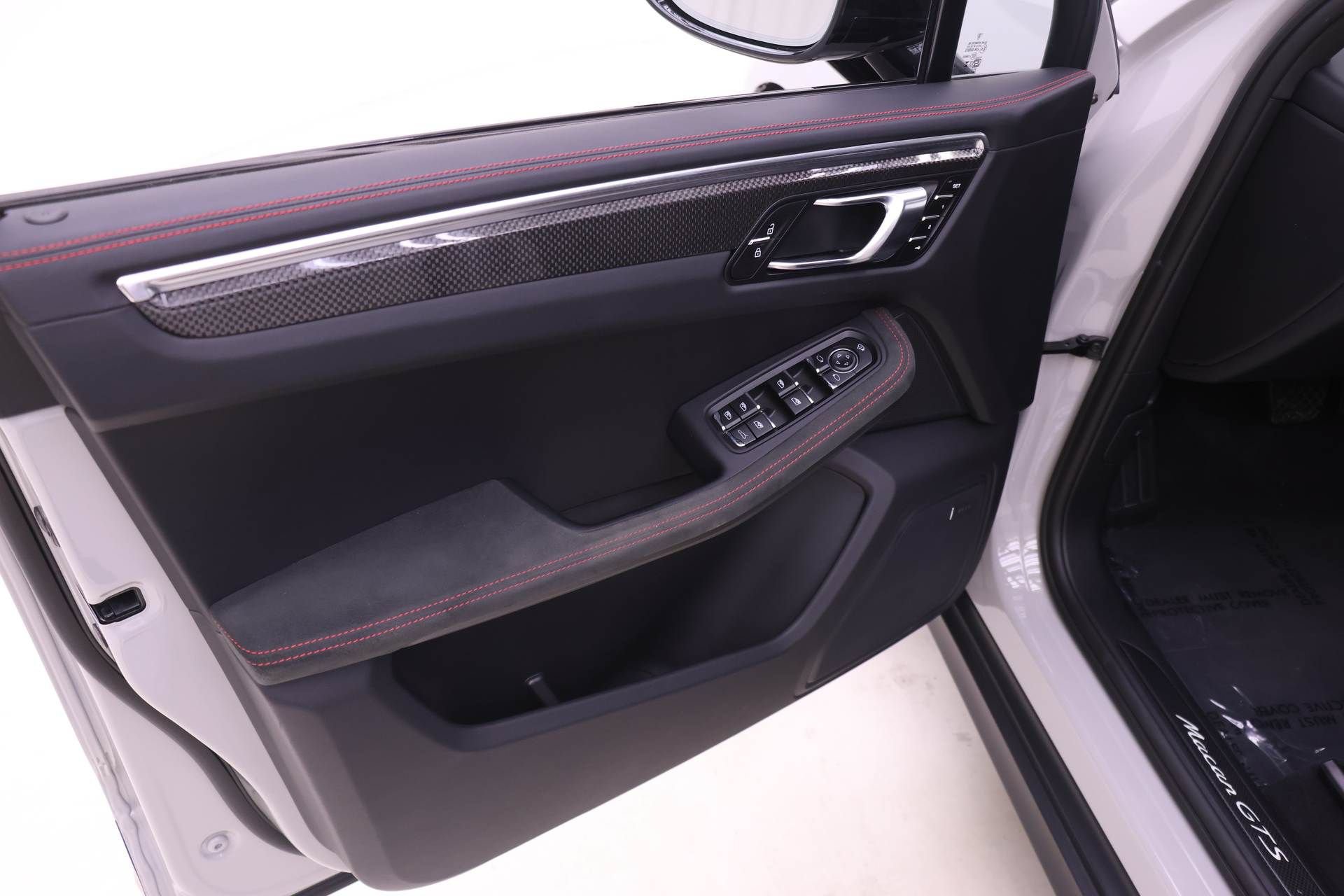 Used 2026 Porsche Macan GTS AWD/4WD image 16