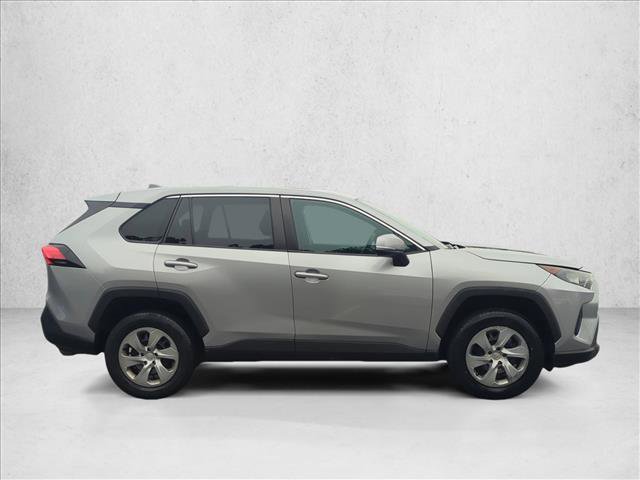 Used 2022 Toyota RAV4 LE image 4