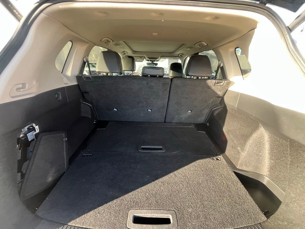 Used 2023 Nissan Rogue SL w/ SL Premium Package image 6