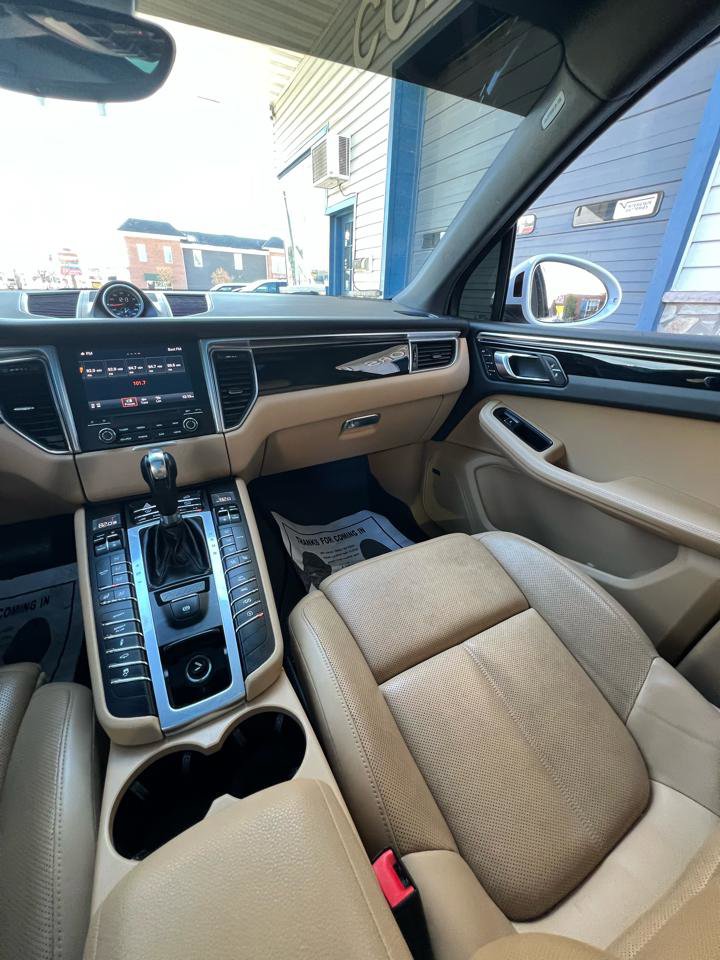 Used 2018 Porsche Macan image 23