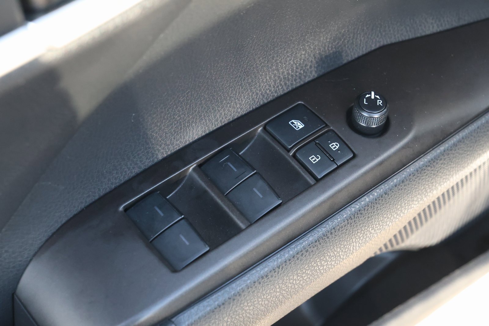 Used 2021 Toyota Camry SE image 26