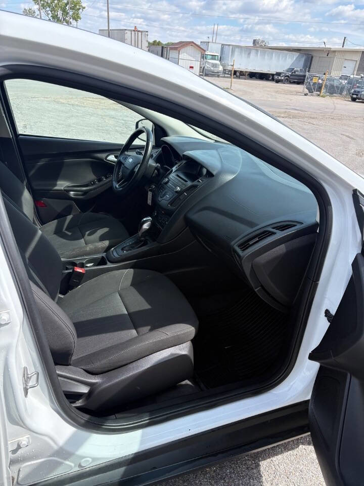 Used 2015 Ford Focus SE w/ SE Cold Weather Package FWD image 7