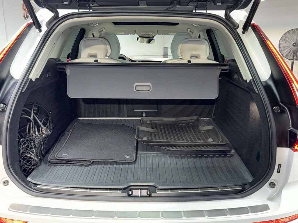 Used 2023 Volvo XC60 T8 Plus w/ Protection Package Premier AWD/4WD image 17