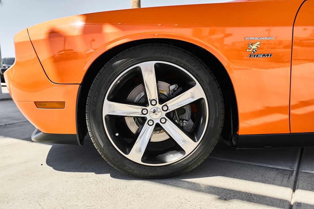 Used 2014 Dodge Challenger R/T RWD image 3