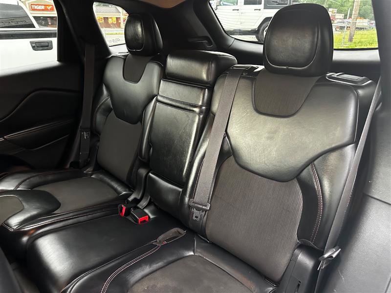 Used 2016 Jeep Cherokee Trailhawk AWD/4WD image 20