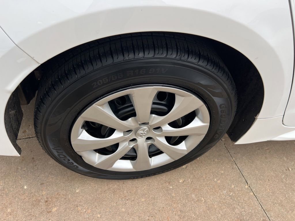 Used 2025 Toyota Corolla LE image 19