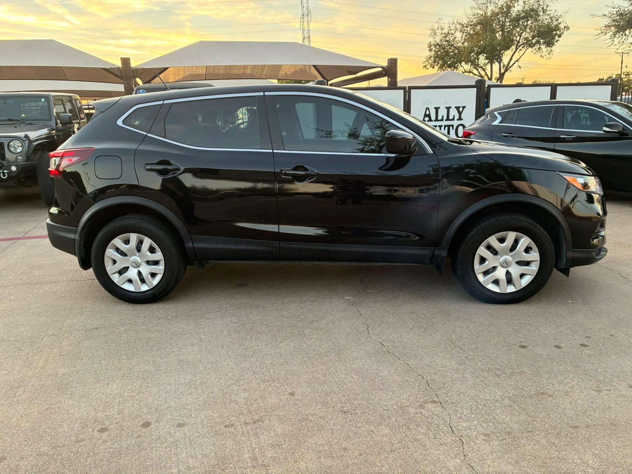 Used 2020 Nissan Rogue Sport S FWD image 8