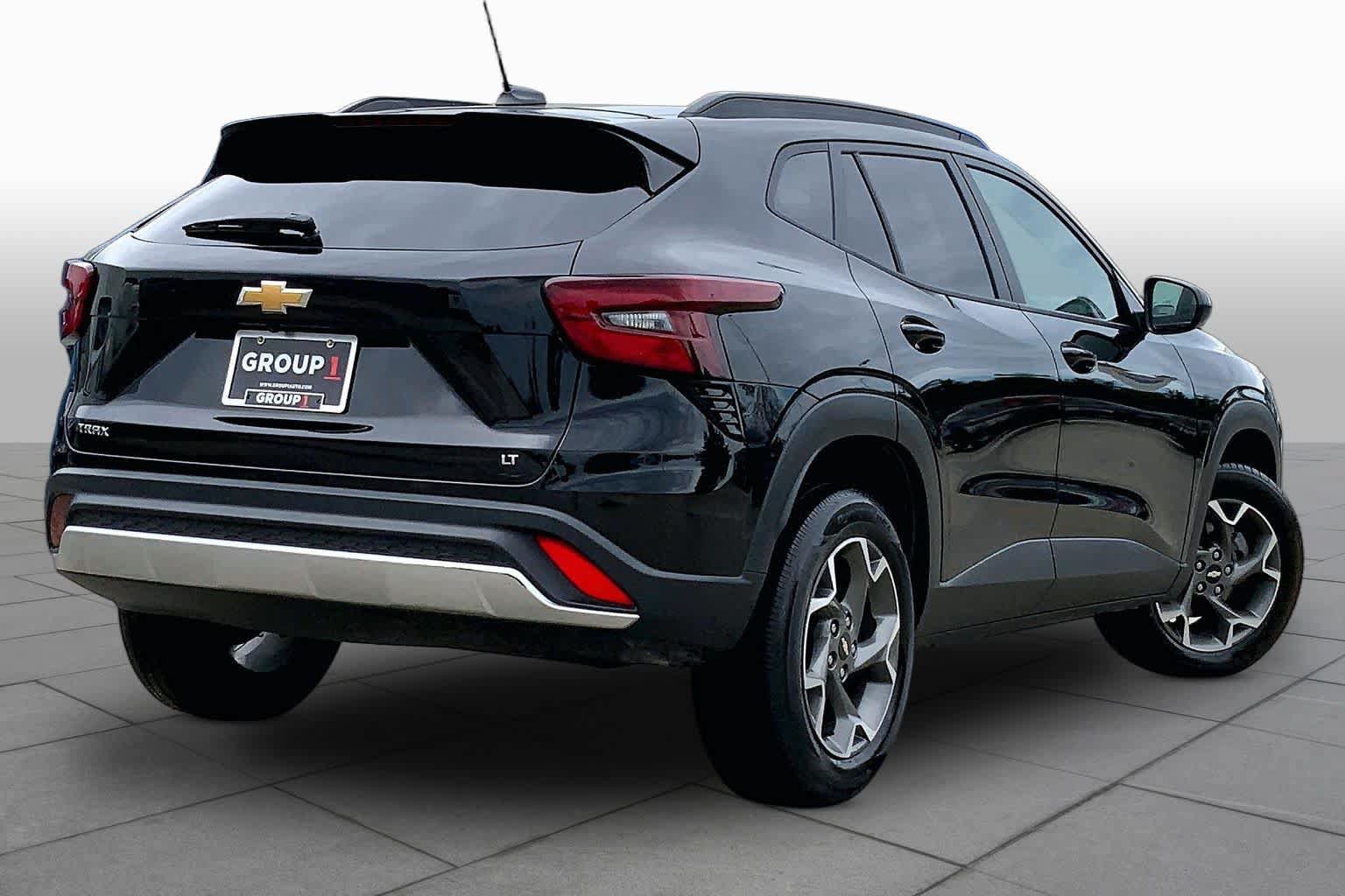 Used 2025 Chevrolet Trax LT FWD image 13