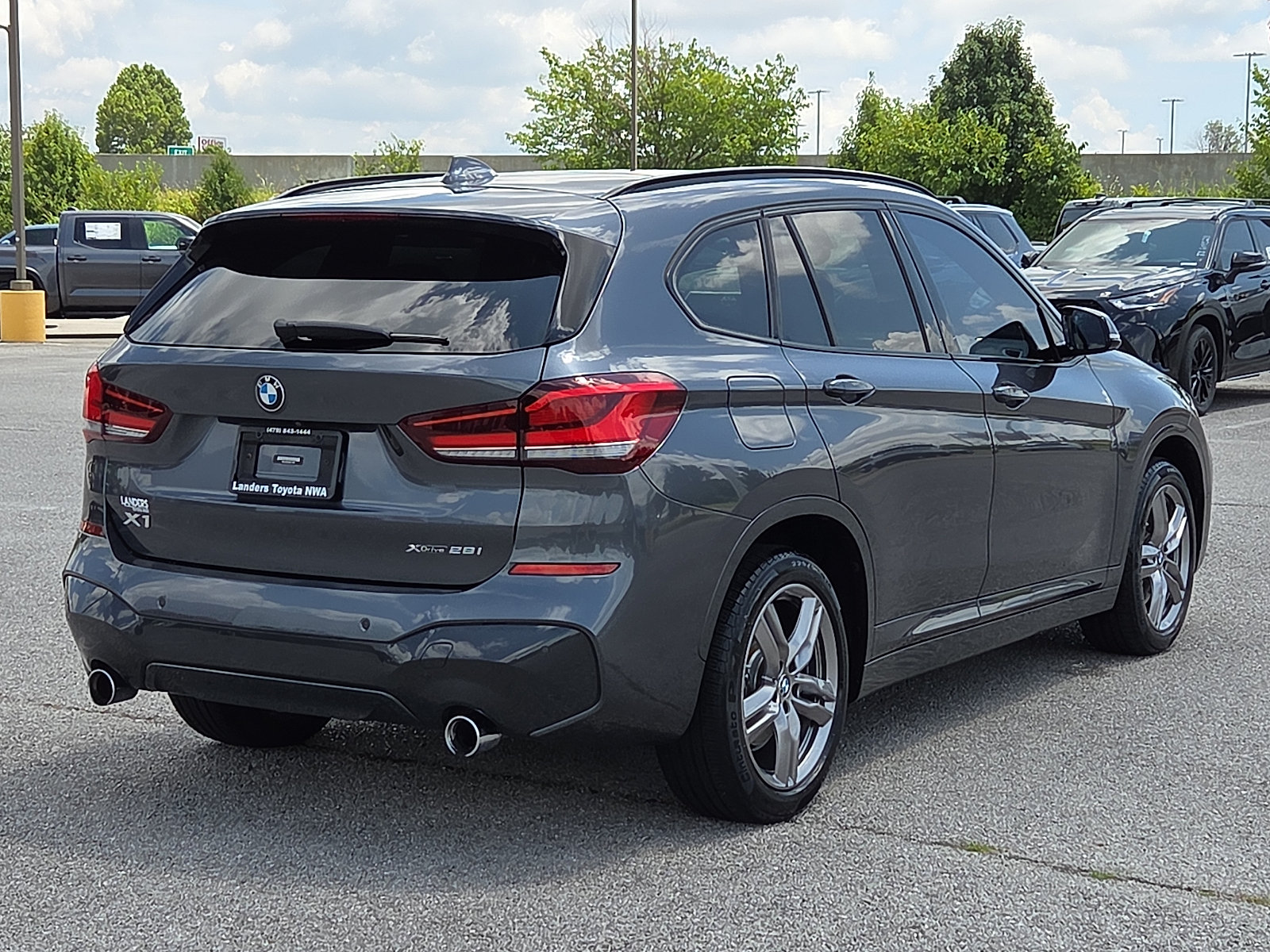 Used 2022 BMW X1 xDrive28i w/ M Sport Package AWD/4WD image 5