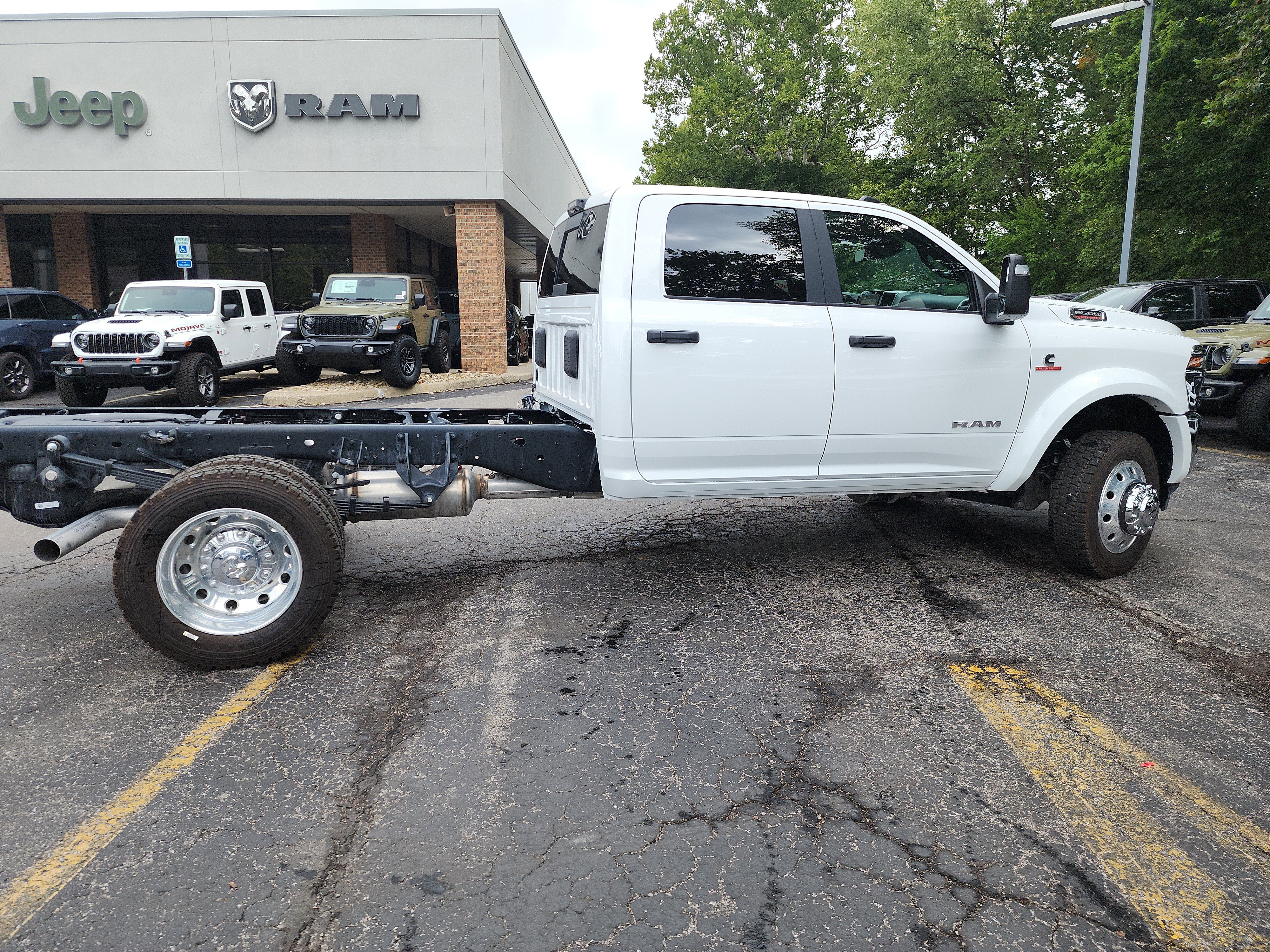 New 2026 RAM 5500 4x4 Crew Cab image 23