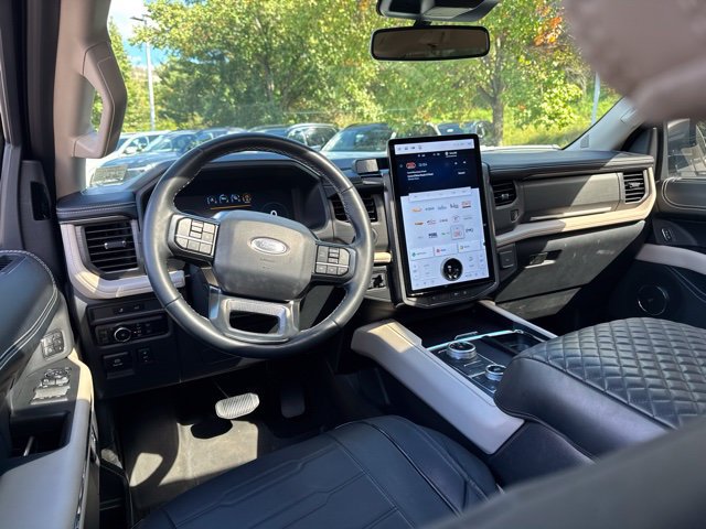 Used 2024 Ford Expedition Platinum AWD/4WD image 14
