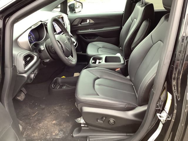 New 2026 Chrysler Pacifica Select image 9