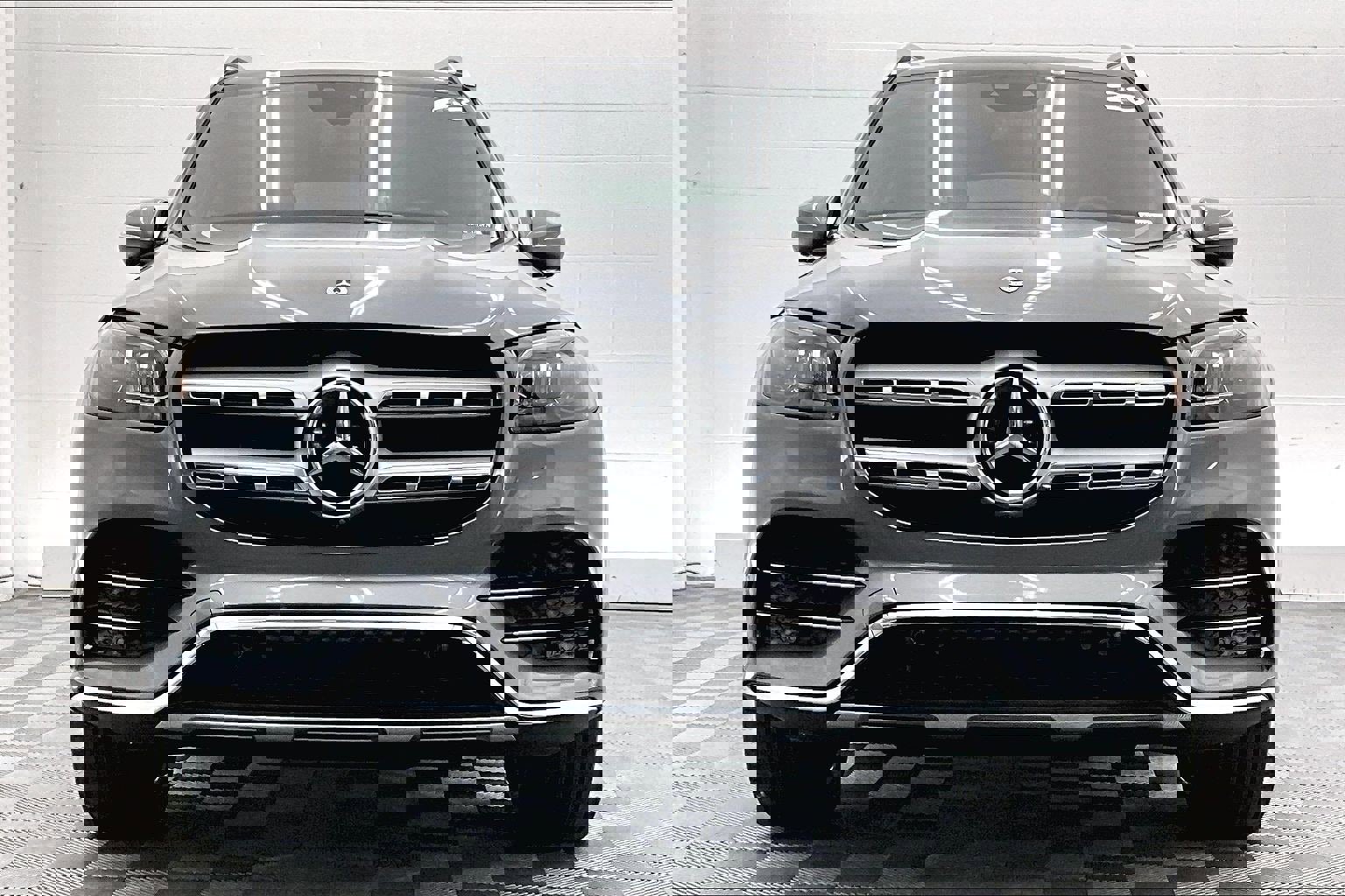 Used 2023 Mercedes-Benz GLS 450 4MATIC image 2