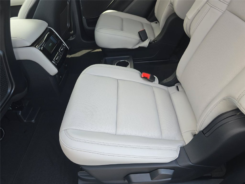 New 2026 Lincoln Aviator Reserve w/ Jet Appearance Package RWD image 12