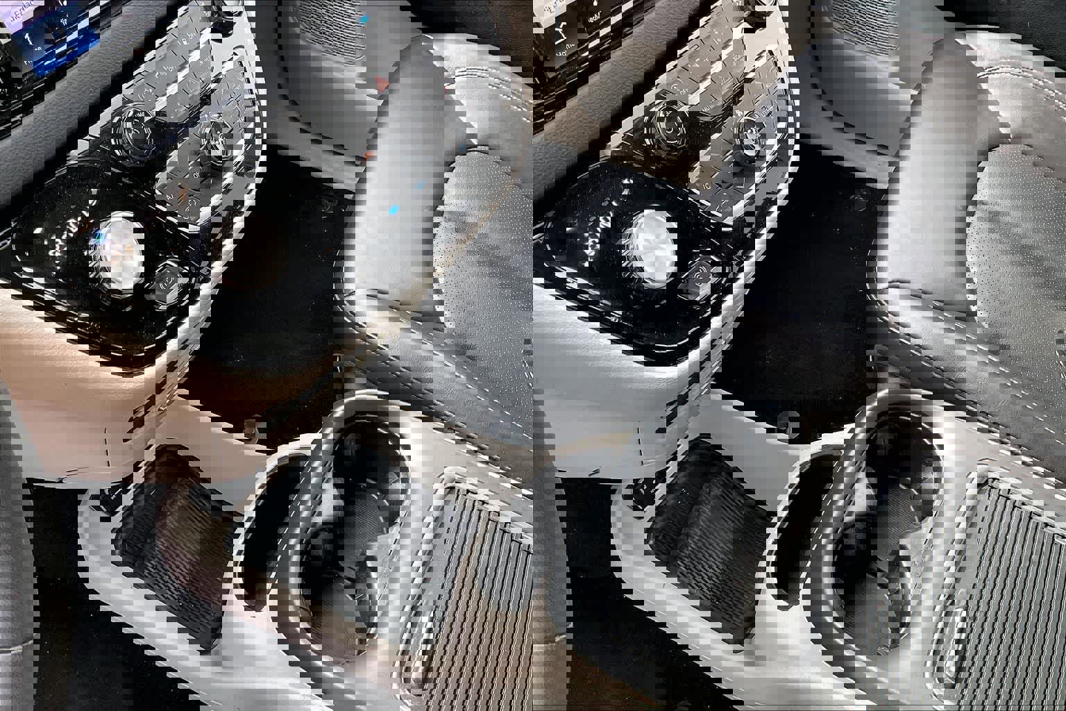 Used 2023 Chrysler Pacifica Touring-L image 16