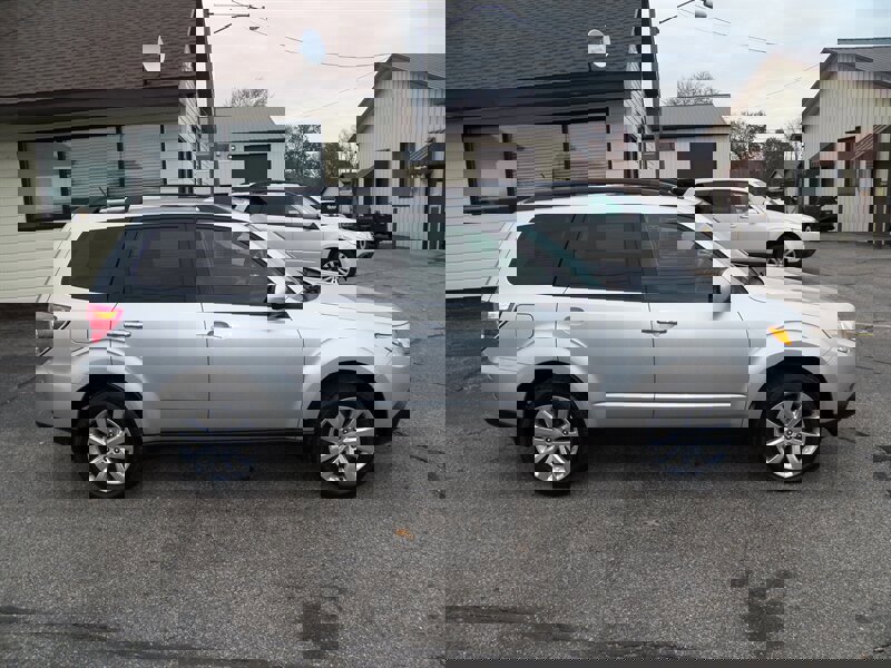 Used 2011 Subaru Forester 2.5X Premium w/ All-Weather Pkg image 2