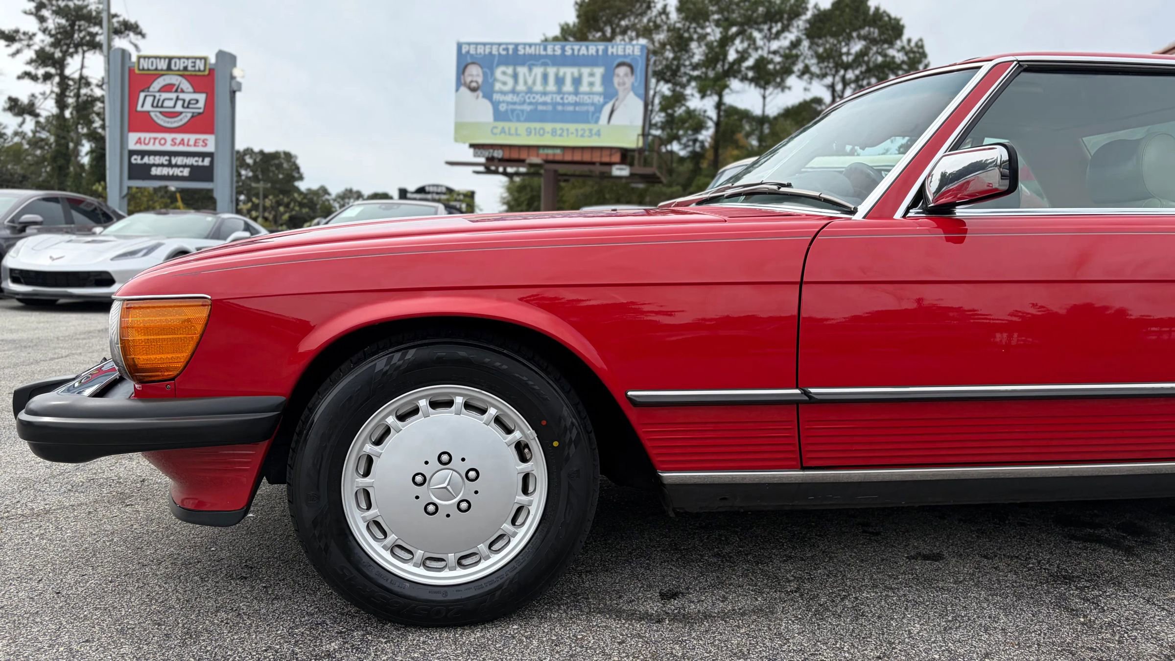 Used 1988 Mercedes-Benz 560 SL image 2